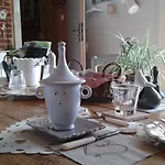 Couette-café Le Clocher Du May *